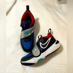 Nike Team Hustle D 11 Basketball Sneaker - Kids Size 3